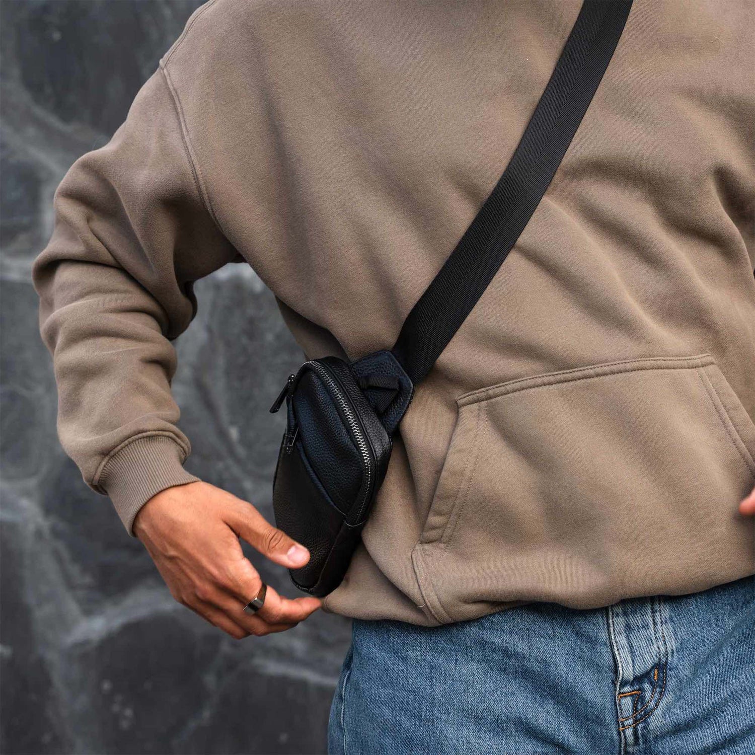 Sling Bag vs Belt Bag for Travel: Differences, Pros & Cons
